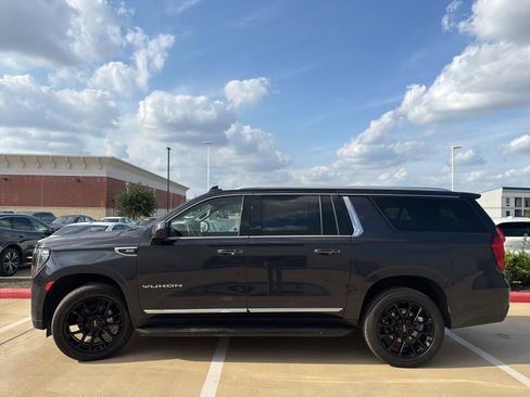 Used 2023 GMC Yukon XL SLT RWD image 3