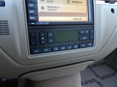 Used 2007 Lincoln Town Car Designer Series image 39