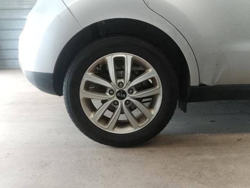 Used 2019 Kia Soul + FWD image 13