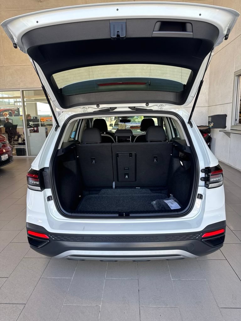 Used 2026 Volkswagen Taos S FWD image 11