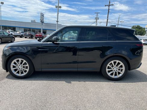 Used 2025 Land Rover Range Rover Sport SE AWD/4WD image 8