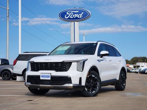 Used 2024 Kia Sorento S image 3