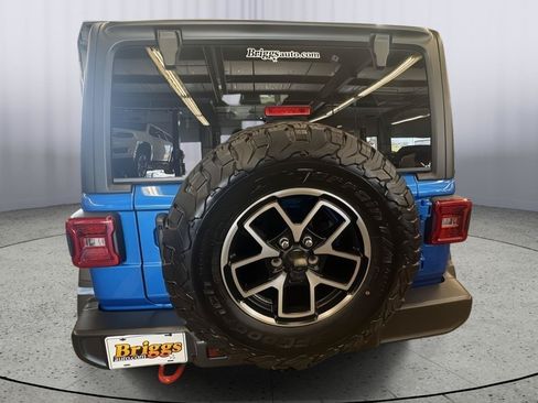 Used 2025 Jeep Wrangler Unlimited Rubicon w/ Convenience Group AWD/4WD image 5