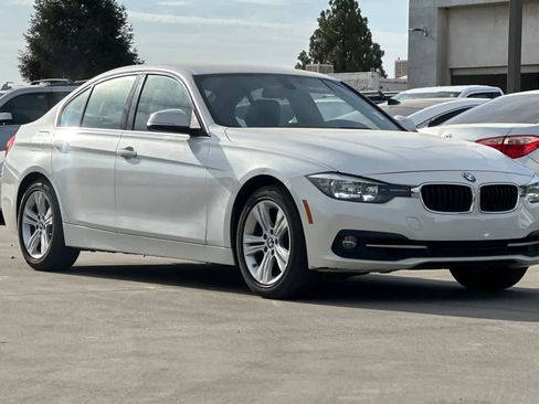 Used 2017 BMW 330i Sedan RWD image 10
