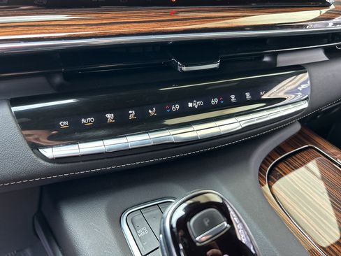 Used 2022 Cadillac Escalade Luxury w/ LPO, Floor Liner Package AWD/4WD image 23