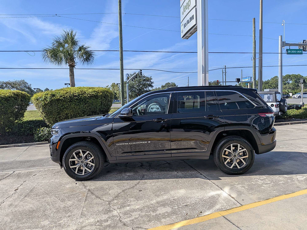 New 2027 Jeep Grand Cherokee Laredo X AWD/4WD image 7