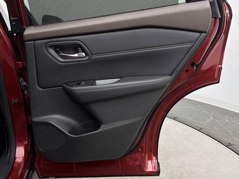 Used 2023 Nissan Rogue SL w/ SL Premium Package image 37