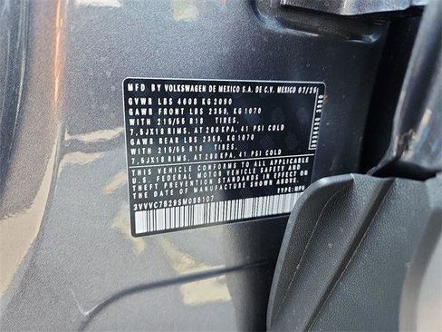 New 2025 Volkswagen Taos SE image 20