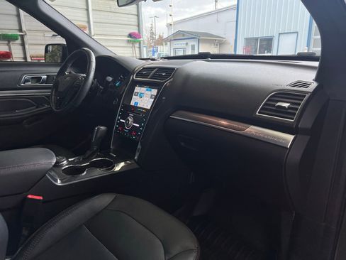 Used 2018 Ford Explorer Sport image 17