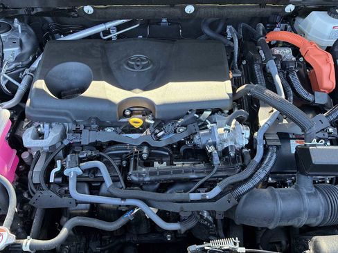 Used 2023 Toyota RAV4 XSE AWD/4WD image 18