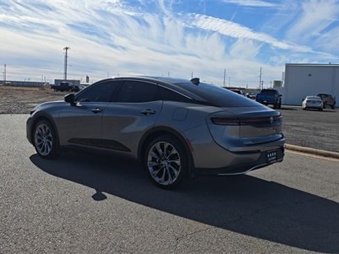 Used 2023 Toyota Crown Limited image 8