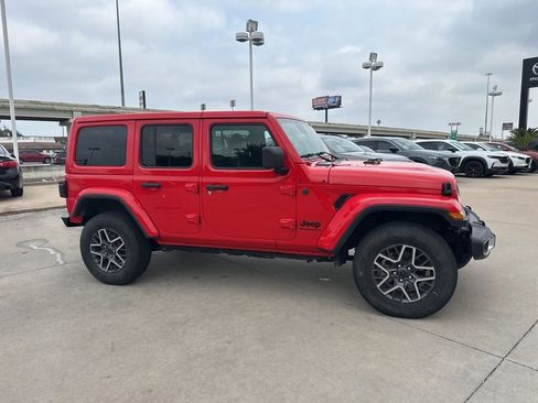 Used 2025 Jeep Wrangler Sahara AWD/4WD image 4