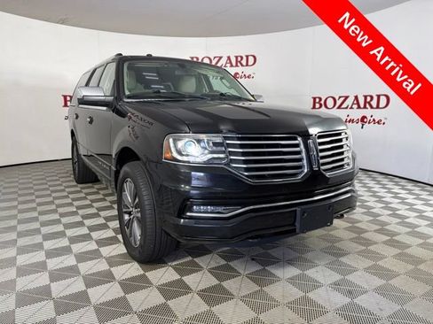 Used 2017 Lincoln Navigator Select RWD image 1