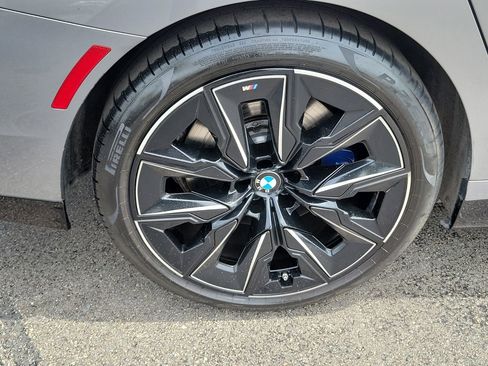 Used 2024 BMW 740i w/ Premium Package 2 RWD image 7