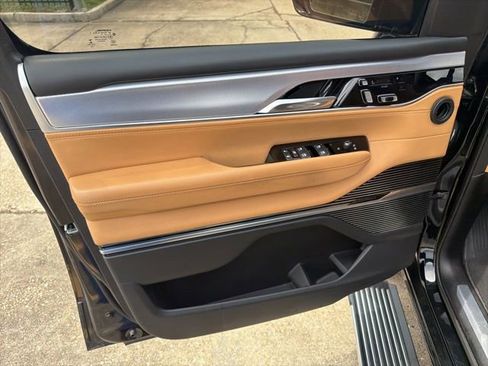 Used 2022 Jeep Grand Wagoneer Series III AWD/4WD image 17