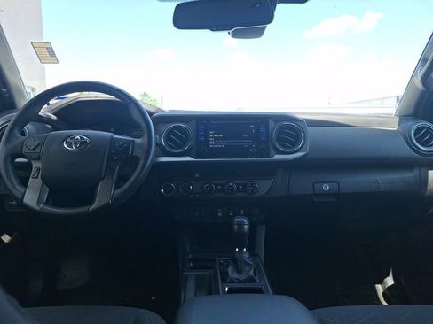 Used 2018 Toyota Tacoma TRD Off-Road AWD/4WD image 10
