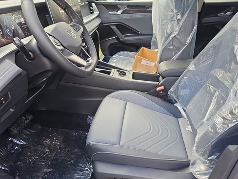 New 2026 Volkswagen Tiguan SE image 17