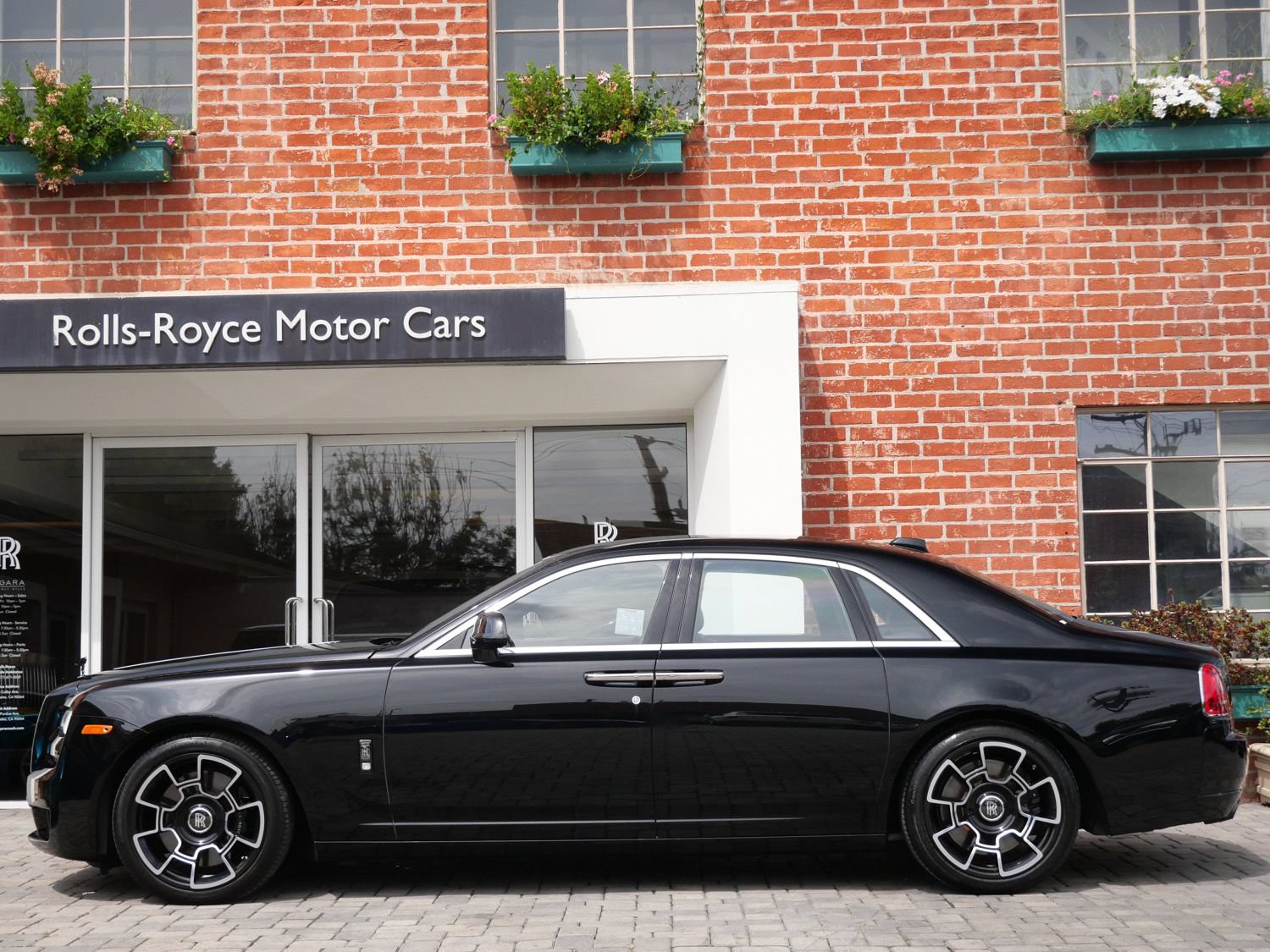 Used 2019 Rolls-Royce Ghost RWD image 3