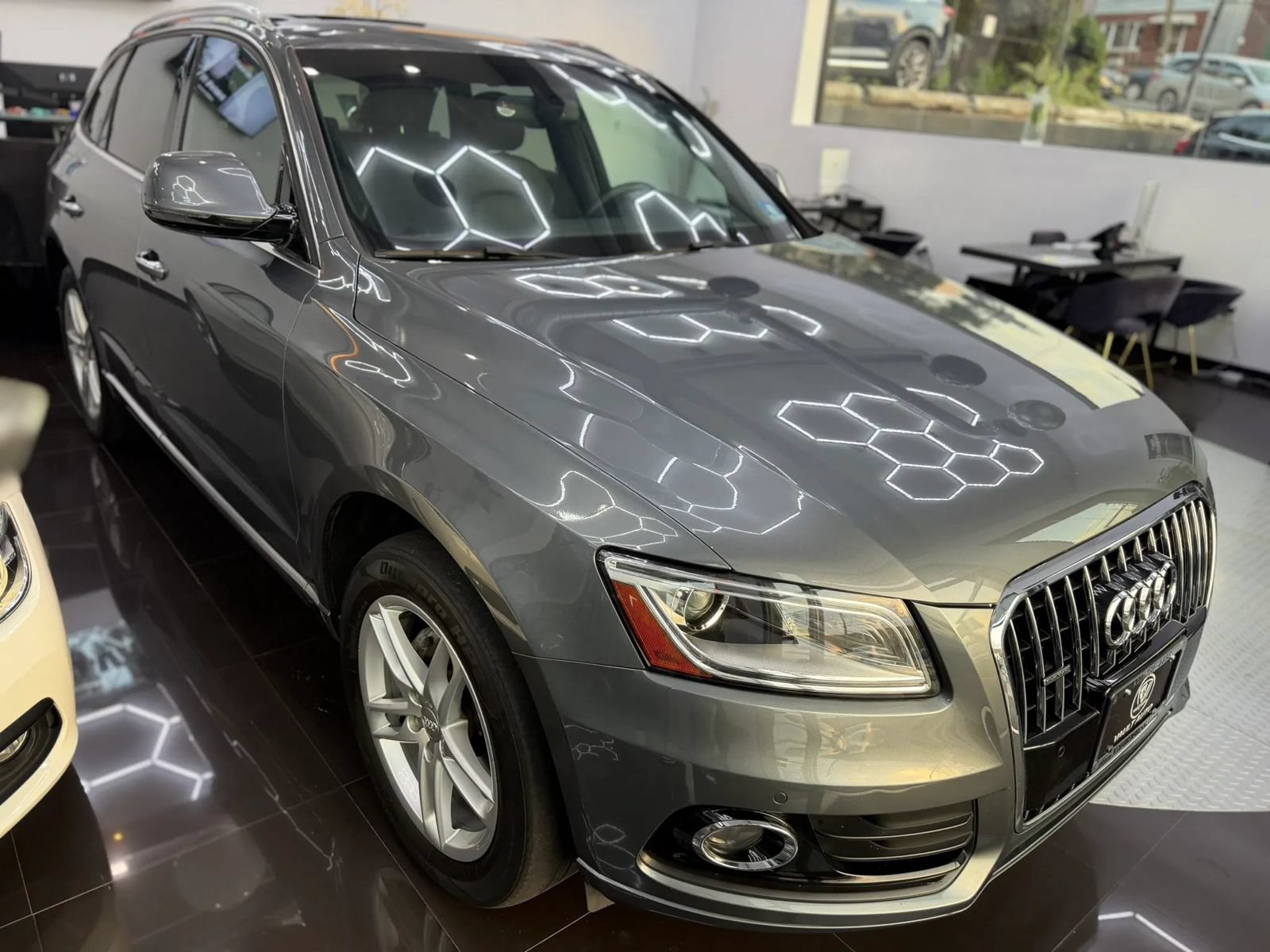 Used 2016 Audi Q5 2.0T Premium Plus w/ Technology Package AWD/4WD image 3