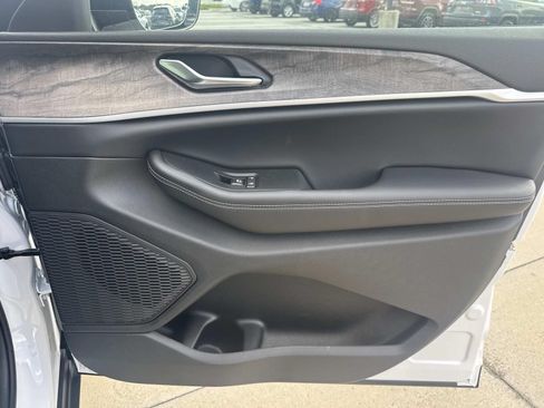 New 2026 Jeep Grand Cherokee Limited AWD/4WD image 13