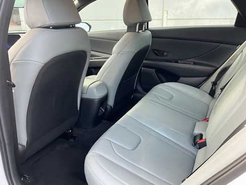 Used 2025 Hyundai Elantra Limited image 11