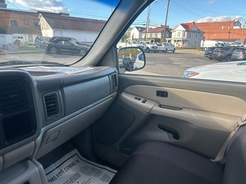 Used 2000 Chevrolet Suburban LS w/ LS Preferred Equipment Group image 23