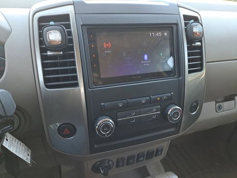 Used 2011 Nissan Frontier SL image 29