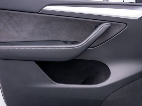 Used 2023 Tesla Model Y 2WD image 13