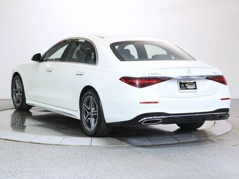Used 2024 Mercedes-Benz S 580e 4MATIC Sedan image 2