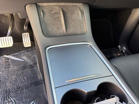 Used 2024 Tesla Model Y Performance image 15