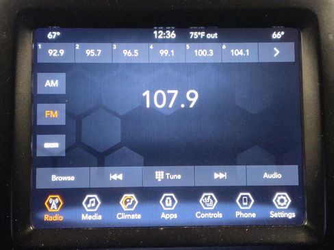 Used 2021 Jeep Cherokee Latitude Lux w/ Comfort/Convenience Group AWD/4WD image 25