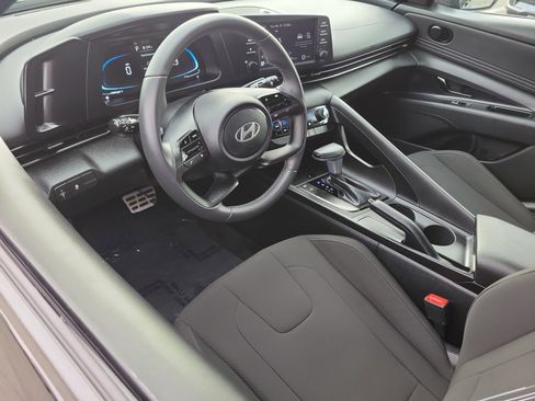 Certified 2025 Hyundai Elantra Sport image 6