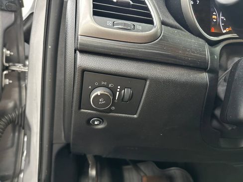 Used 2020 Jeep Grand Cherokee Laredo RWD image 30