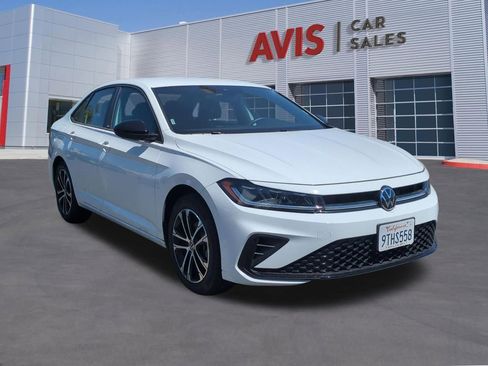 Used 2025 Volkswagen Jetta Sport FWD image 3