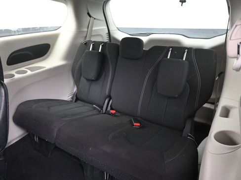 Used 2022 Chrysler Voyager LX FWD image 30