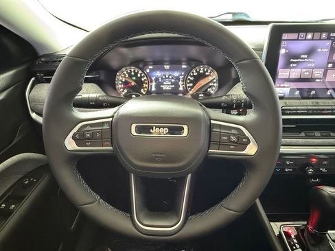 Used 2022 Jeep Compass Latitude FWD image 13