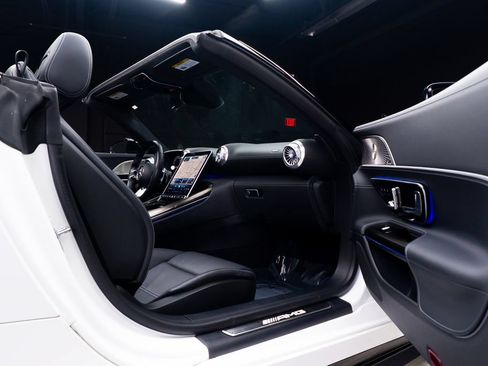 Used 2022 Mercedes-Benz SL 55 AMG 4MATIC w/ Driver Assistance Package image 55