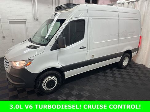 Used 2019 Freightliner Sprinter 144 RWD image 1