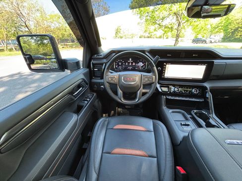Used 2024 GMC Sierra 2500 AT4 w/ AT4 Premium Plus Package AWD/4WD image 29
