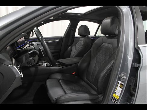Certified 2023 BMW 530i xDrive w/ Premium Package AWD/4WD image 5