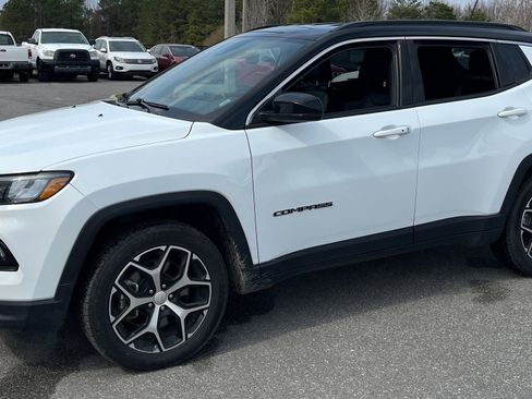 Used 2024 Jeep Compass Limited image 4