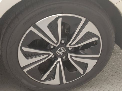 Used 2018 Honda Civic EX-L image 31