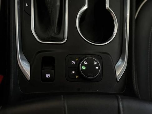 Used 2023 Chevrolet Traverse Premier w/ Redline Edition image 44