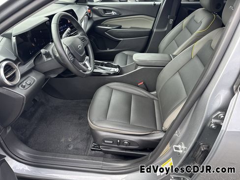 Used 2024 Chevrolet Trax ACTIV w/ Sunroof Package image 11