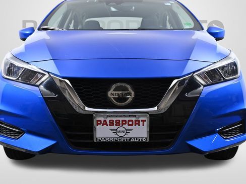 Used 2022 Nissan Versa SV w/ Electronics Package image 2