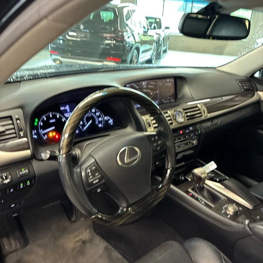 Used 2013 Lexus LS 460 AWD w/ Comfort Pkg image 27