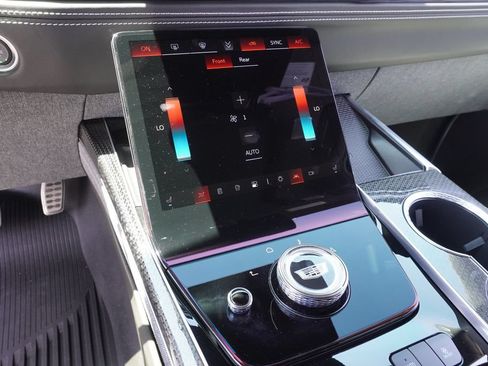 Certified 2025 Cadillac Escalade ESV V AWD/4WD image 21