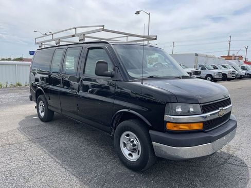 Used 2016 Chevrolet Express 3500 RWD image 15