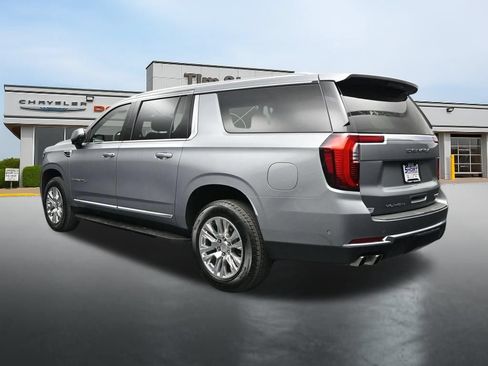 Used 2025 GMC Yukon XL Denali AWD/4WD image 3