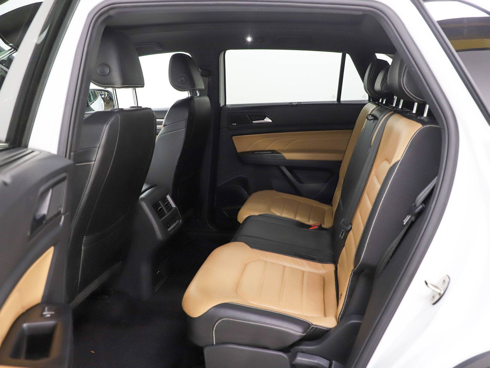 Used 2021 Volkswagen Atlas Cross Sport SEL Premium AWD/4WD image 17